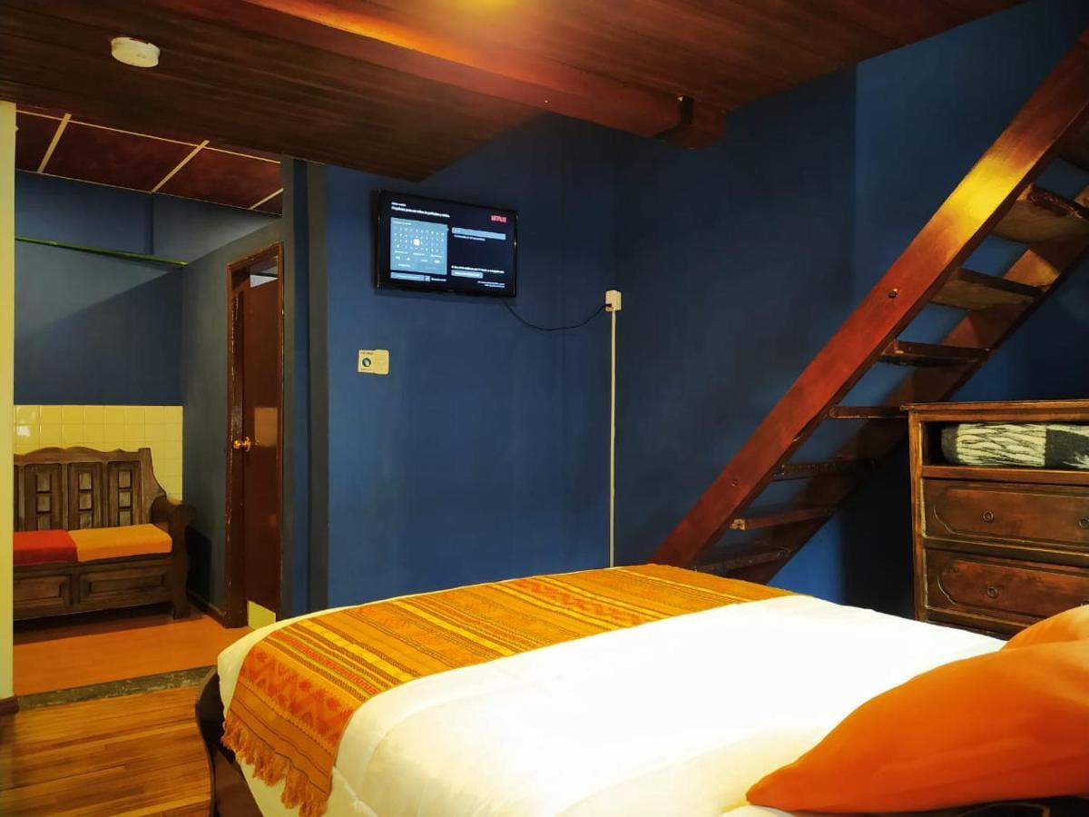 Hostal La Casa Tolena Quito - Ecuador Hotel Exterior photo
