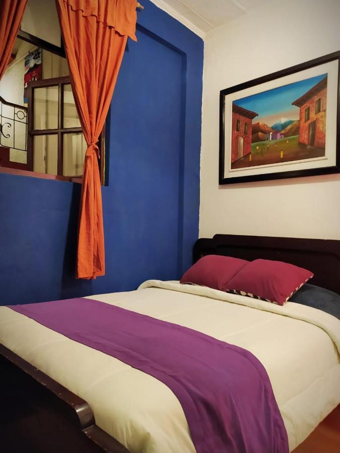 Hostal La Casa Tolena Quito - Ecuador Hotel Exterior photo