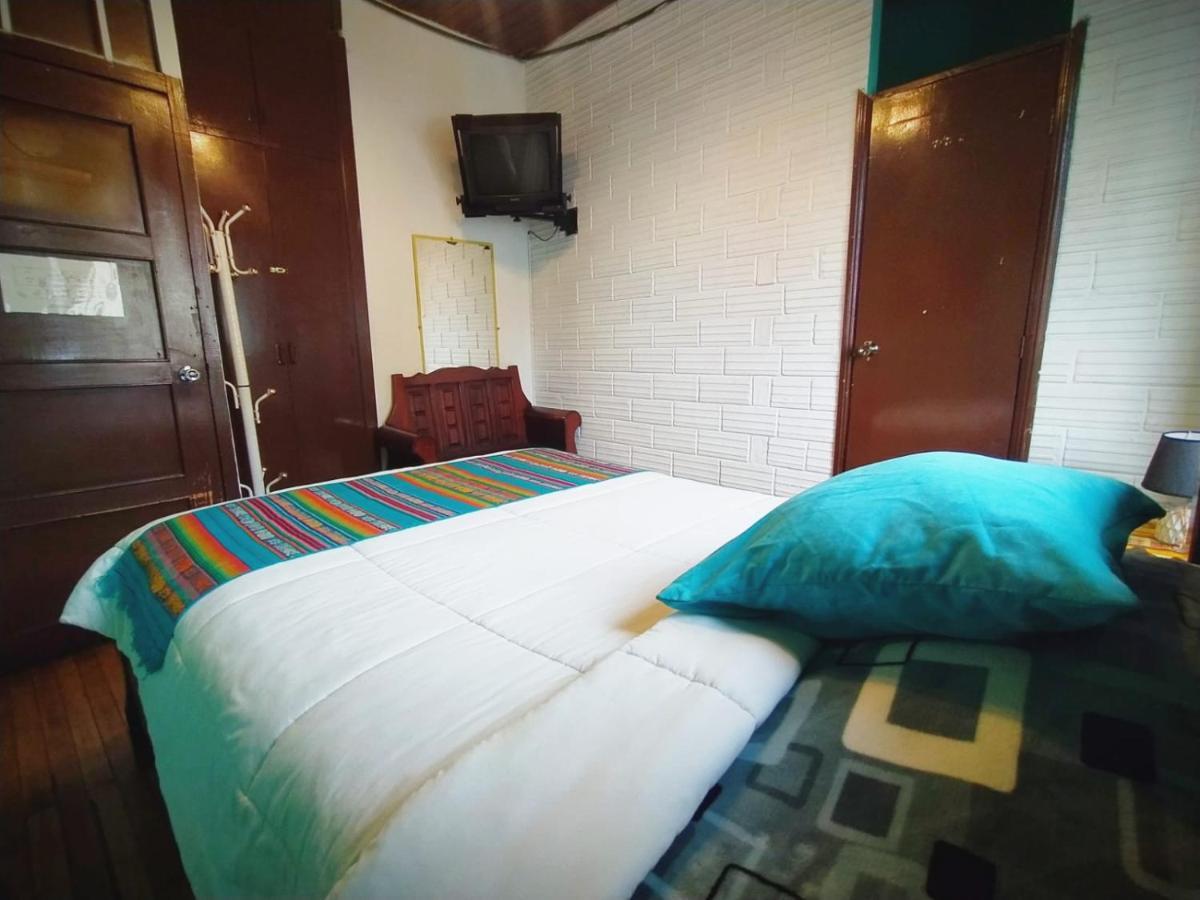 Hostal La Casa Tolena Quito - Ecuador Hotel Exterior photo